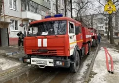 Один человек пострадал при пожаре в брянской многоэтажке 