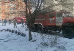 На пожаре в Черногорске в Хакасии сотрудники МЧС спасли 3-х человек