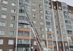 Из-за пожара в многоэтажке в Ленобласти спасатели эвакуировали 10 человек