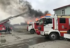 Крупный пожар в складском помещении потушен в Ростове-на-Дону 