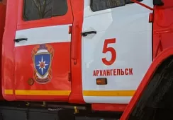 Мужчина спасен огнеборцами при пожаре в архангельской 5-этажке 